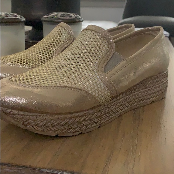 Shoes - Picture 3 of 6